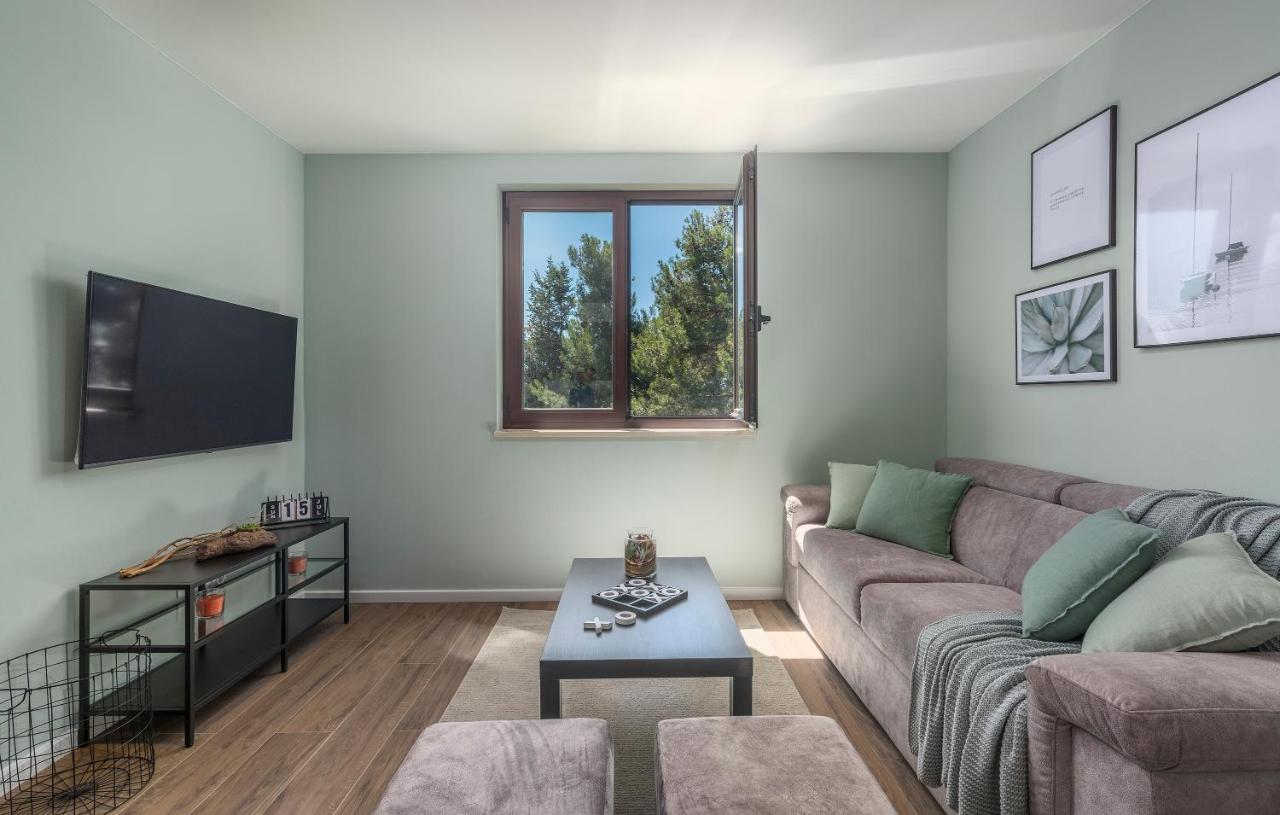 Just Renovated Stylish 2 Bedrooms Apartment Only A Few Steps From The Beach! Novigrad Istria Exterior foto